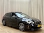 BMW 1-Serie M135i xDrive *Panoramadak* Head-Up / Adaptive Cruise / Harman/Kardon / Keyless / Lederen Kuipstoelen / Carplay / Camera / 19'' LMV