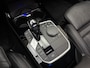 BMW 1-Serie M135i xDrive *Panoramadak* Head-Up / Adaptive Cruise / Harman/Kardon / Keyless / Lederen Kuipstoelen / Carplay / Camera / 19'' LMV
