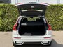 Volvo XC60 T6 Plug-in hybrid AWD Plus Dark | Blis | Keyless | Pano dak | Elektrische stoelen | AppleCarplay | Stuur en Stoel verwarming | 360 camera | Google |