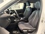 Peugeot 2008 1.2 Blue Lease Allure | Climate Control | Voorruit Verwarmd | Full Map Navigatie | Apple Carplay / Android Auto | Camera | Parkeersensoren | Bekleding Half Leder