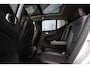 Volvo XC40 2.0 T4 Inscription | Schuifdak | Trekhaak | Leder | 360 | Dealer onderhouden!