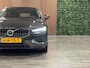 Volvo V60 T6 AWD Recharge Essential T6 AWD Recharge Essential | Trekhaak | All Season banden | Lederen bekleding | Adaptieve Cruise Control | Stoelverwarming voor+achter | Stuurwielverwarming | Parkeercamera | 350pk | Pilot Assist | BLIS Dode Hoek Detectie | 18 Inch | Google Infotainment | DAB Radio | Apple Carplay/Android Auto | Parkeersensoren voor+achter | Automatisch dimmende binnen en buitenspiegels | Elektrisch verstelbare lendesteunen | Volvo On Call met mobiele App functie | Platinum Grey Metallic |