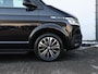 Volkswagen Transporter 2.0 TDI 150PK L2H1 DC DSG Bulli | Navigatie | Airco | Adaptive Cruise| Led | Leer | Achteruitrijcamera | App connect | DAB+ | PDC | 17" LM velgen | Afneembare trekhaak |