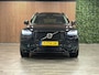 Volvo XC90 T8 AWD Recharge Ultra Ultimate Dark | Luchtvering | Trekhaak | All Season banden | 360° Camera | Head-Up Display | Harman Kardon | 455pk | Adaptieve Cruise Control | Standkachel met Volvo On Call App | Stoelverwarming voor+achter | Stuurwielverwarming | Schuifdak | Full LED Meesturende koplampen | Pilot Assist | BLIS Dode Hoek Detectie | Alcantara hemelbekleding | Lederen zonnekleppen en handgrepen | Elektrische voorstoelen geheugen | Lederen bekleding | Zitting verlenging voorstoelen | Lederen dashboard | 20 Inch | Google Infotainment | Keyless Drive | Privacy Glass | Elektrisch bedienbare achterklep | Geïntegreerd kinderzitje achterin | Geïntegreerde zongordijnen achterportieren | Verlichte instaplijsten | 7-Persoons | 4-Zone Climate Control | DAB Radio | Apple Carplay/Android Auto | Alarm Klasse III | Draadloos telefoon opladen | Volvo On Call met mobiele App functie | Onyx Black Metallic |