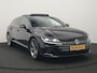 Volkswagen Arteon Shooting Brake 1.4 TSI eHybrid R-Line Business+ Plug In Hybrid 218pk Dealer O.H PHEV | Panodak | Trekhaak af Fabriek | Adaptive Cruise |  Lederen Sportstoelen Massage & Memory | 360 Camera | Head Up | Stuurverwarming | Virtual | BLIS |