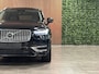 Volvo XC90 T8 AWD Recharge Ultra Ultimate Bright Luchtvering | Trekhaak | Stoelventilatie | 360° Camera | Head-Up Display | Harman Kardon | 455pk | Stoelmassage | Adaptieve Cruise Control | Stoelverwarming voor+achter | Stuurwielverwarming | Schuifdak | Full LED Meesturende koplampen | Pilot Assist | BLIS Dode Hoek Detectie | Alcantara hemelbekleding | Lederen zonnekleppen en handgrepen | Elektrische voorstoelen geheugen | Lederen bekleding | Zitting verlenging voorstoelen | Lederen dashboard | 22 Inch | Google Infotainment | Keyless Drive | Privacy Glass | Elektrisch bedienbare achterklep | Geïntegreerd kinderzitje achterin | Geïntegreerde zongordijnen achterportieren | Verlichte instaplijsten | 7-Persoons | 4-Zone Climate Control | DAB Radio | Apple Carplay/Android Auto | Draadloos telefoon opladen | Volvo On Call met mobiele App functie | Onyx Black Metallic |