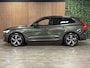 Volvo XC60 T6 AWD Recharge R-Design Uniek! Pine Grey én Facelift | Luchtvering | Trekhaak | 360° Camera | Standkachel met Volvo On Call App | Stoel en Stuurwielverwarming | Adaptieve Cruise Control | Schuifdak | Google Infotainment | Pilot Assist | Elektrisch verstelbare voorstoelen | Contour stoelen met wit stiksel en bies | Zitting verlenging voorstoelen | 19 Inch | Keyless Drive | Parkeersensoren voor+achter | Elektrisch bedienbare achterklep | Privacy Glass | Apple Carplay/Android Auto | Draadloos telefoon opladen | Pine Grey Metallic |