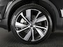 Volvo XC40 P8 AWD R-DESIGN ACCU SOH 93% GARANTIE 11-2030* BEREIK 462 KM WLTP. NL AUTO. BIJNA 2021.PARKEERSENSOREN V+A . 360 CAMERA V+A . APPLE CARPLAY & ADNROID AUTO . STOEL -EN STUURVERWARMING