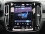 Volvo XC40 P8 AWD R-DESIGN ACCU SOH 93% GARANTIE 11-2030* BEREIK 462 KM WLTP. NL AUTO. BIJNA 2021.PARKEERSENSOREN V+A . 360 CAMERA V+A . APPLE CARPLAY & ADNROID AUTO . STOEL -EN STUURVERWARMING