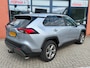 Toyota RAV4 2.5 Hybrid Dynamic Automaat / Stuur- en stoelverw. / Trekhaak 800kg / Camera / Navi via Apple - Android / 18"/ A klep