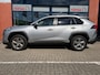 Toyota RAV4 2.5 Hybrid Dynamic Automaat / Stuur- en stoelverw. / Trekhaak 800kg / Camera / Navi via Apple - Android / 18"/ A klep