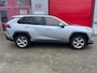 Toyota RAV4 2.5 Hybrid Dynamic Automaat / Stuur- en stoelverw. / Trekhaak 800kg / Camera / Navi via Apple - Android / 18"/ A klep
