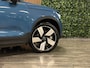 Volvo C40 Recharge Plus 69 kWh Trekhaak | All Season banden | Adaptieve Cruise Control | Stoel en Stuurwielverwarming | 20 Inch | Pilot Assist | BLIS Dode Hoek Detectie | Parkeercamera | Google Infotainment | Textiel City Canvas bekleding | Zitting verlenging voorstoelen | Panoramadak | Keyless Drive | Privacy Glass | Parkeersensoren voor+achter | Elektrisch bedienbare achterklep | Warmtepomp | DAB Radio | Apple Carplay/Android Auto | Alarm Klasse III | Draadloos telefoon opladen | Volvo On Call met mobiele App functie | Fjord Blue Metallic |