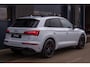 Audi Q5 50 TFSI e S edition | Competition | S-Line | Pano | Matrix LED | Luchtvering | 21 Inch Performance | Black Pack | Camera | Carplay | ACC | Dodehoek | HillHold | Sfeer | Leder | Lane Assist | Dealer Onderhouden | 1 Eigenaar | BTW | Garantie