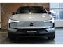 Volvo EX30 Single Motor Extended Range Plus 69 kWh | Semi-Electrische Wegklapbare Trekhaak | Stoelverwarming | Stuurwielverwarming | 20'' Lichtmetalen velgen | Privacy Glass | Google Infotainment | Parkeercamera | Parkeersensoren voor + achter | Harman Kardon Premium Audio |