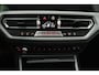 BMW 3-Serie 330i Executive Edition (ACHTERUITRIJCAMERA, NAVIGATIE, HEAD-UP DISPLAY, PARKEERSENSOREN, DEALER ONDERHOUDEN)