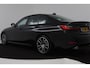 BMW 3-Serie 330i Executive Edition (ACHTERUITRIJCAMERA, NAVIGATIE, HEAD-UP DISPLAY, PARKEERSENSOREN, DEALER ONDERHOUDEN)