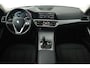 BMW 3-Serie 330i Executive Edition (ACHTERUITRIJCAMERA, NAVIGATIE, HEAD-UP DISPLAY, PARKEERSENSOREN, DEALER ONDERHOUDEN)