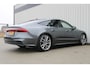 Audi A7 Sportback 55 TFSI quattro Pro Line S | Incl. 12 maanden garantie | Schuif/kantel panorama dak | 360° camera | Head-up display | Wegklapbare trekhaak | Matrix koplampen | Soft close | Memory zetels | Dode hoek detectie | Elektrische achterklep | Bowers & Wilkens | Standkachel |