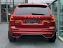 Volvo XC60 2.0 T8 Plug-in hybrid AWD Ultra Dark PHEV, Automaat, Luchtvering, Bowers & Wilkins audio, Trekhaak semi elektrisch, Panoramadak, 21 inch wielen, Stoel- en stuurverwarming, Gelaagde zijruiten, Extra getinte ramen