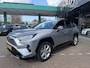 Toyota RAV4 2.5 Hybrid AWD Bi-Tone | FACE LIFT MODEL | LED KOPLAMPEN | NAVIGATIE | KEYLESS ENTRY/GO | LEDER | 360 CAMERA | DOEDEHOEK DETECTIE | PANORAMA DAK | STOELVERWARMING/ KOELING | ELEKTRISCHE STOELEN |