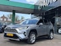 Toyota RAV4 2.5 Hybrid AWD Bi-Tone | FACE LIFT MODEL | LED KOPLAMPEN | NAVIGATIE | KEYLESS ENTRY/GO | LEDER | 360 CAMERA | DOEDEHOEK DETECTIE | PANORAMA DAK | STOELVERWARMING/ KOELING | ELEKTRISCHE STOELEN |