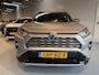 Toyota RAV4 2.5 Hybrid AWD Bi-Tone | FACE LIFT MODEL | LED KOPLAMPEN | NAVIGATIE | KEYLESS ENTRY/GO | LEDER | 360 CAMERA | DOEDEHOEK DETECTIE | PANORAMA DAK | STOELVERWARMING/ KOELING | ELEKTRISCHE STOELEN |