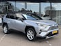 Toyota RAV4 2.5 Hybrid AWD Bi-Tone | FACE LIFT MODEL | LED KOPLAMPEN | NAVIGATIE | KEYLESS ENTRY/GO | LEDER | 360 CAMERA | DOEDEHOEK DETECTIE | PANORAMA DAK | STOELVERWARMING/ KOELING | ELEKTRISCHE STOELEN |