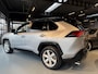 Toyota RAV4 2.5 Hybrid AWD Bi-Tone | FACE LIFT MODEL | LED KOPLAMPEN | NAVIGATIE | KEYLESS ENTRY/GO | LEDER | 360 CAMERA | DOEDEHOEK DETECTIE | PANORAMA DAK | STOELVERWARMING/ KOELING | ELEKTRISCHE STOELEN |