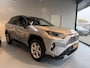 Toyota RAV4 2.5 Hybrid AWD Bi-Tone | FACE LIFT MODEL | JBL GELUID INSTALATIE | LED KOPLAMPEN | NAVIGATIE | KEYLESS ENTRY/GO | LEDER | 360 CAMERA | PARKEREN SENSOREN | PANORAMA DAK | STOELVERWARMING/ KOELING | ELEKTRISCHE STOELEN |