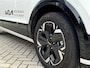 Kia Niro EV DynamicLine 64.8 kWh | cruise control | Apple carplay/Android auto | Achteruitrij camera | Parkeersensoren | 1e eigenaar!!