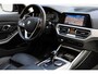 BMW 3-Serie touring 330e Advantage Pano l Leder l Driver Assistance Pack l Stuur sto