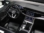 Audi Q7 55 TFSI e quattro Sport S [SCHUIFKANTELDAK, ADAPTIVE CRUISE, 360 CAMERA, TREKHAAK INKLAPBAAR, MEMORY SEATS, LUCHTVERING, STOELMASSAGE, APPLE CARPLAY, ANDROID, STUURVERWARMING, STOELVENTILATIE, STOELVERWARMING, VOL LED