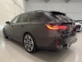 BMW 5-Serie Touring 520i M-Sport ICONIC PANO/TREKHAAK/H&K/HEAD-UP/360CAMERA/VENTILATIE/DRIVING ASS. PRO/ADAPTIVE-LED/STANDKACHEL/NIEUWPRIJS € 94.454,-/FABRIEKS-GARANTIE TOT 04/2028