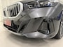 BMW 5-Serie Touring 520i M-Sport ICONIC PANO/TREKHAAK/H&K/HEAD-UP/360CAMERA/VENTILATIE/DRIVING ASS. PRO/ADAPTIVE-LED/STANDKACHEL/NIEUWPRIJS € 94.454,-/FABRIEKS-GARANTIE TOT 04/2028