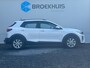 Kia Stonic 1.0 T-GDi MHEV DynamicLine 6-bak 112PK | Trekhaak | Luxe Stof | Glans Exterieur | Achteruitrijcamera + Sensor Achter | Airco | Adaptieve Cruise Control | Start/Stop | ESP | AEB | ASR | ABS | Rijstrook correctie | Bluetooth | LED | 15" LMV