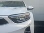 Kia Stonic 1.0 T-GDi MHEV DynamicLine 6-bak 112PK | Trekhaak | Luxe Stof | Glans Exterieur | Achteruitrijcamera + Sensor Achter | Airco | Adaptieve Cruise Control | Start/Stop | ESP | AEB | ASR | ABS | Rijstrook correctie | Bluetooth | LED | 15" LMV