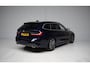 BMW 3-Serie Touring 318i M Sport ORG.NED / PANORAMADAK / DIGITALE TELLERS / LEER / NAP / DEALER-ONDERHOUDEN