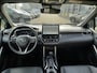 Toyota Corolla Cross 1.8 Hybrid 140 Style TREKHAAK STOEL/STUURVERW HALF-LEDER NAVI APPLE/ANDROID AUTO-ACHTERKLEP AD-CRUISE 18"LM-VELGEN