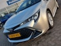 Toyota Corolla Touring Sports 1.8 Hybrid 140 Active | Origineel NL | Navi | Apple Carplay+Android Auto | Clima | Adap.Cruise | Achteruitrijcamera | Led Koplampen | Rijstrook+Licht+Regensensor | Mistlampen | 16''lm