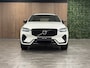 Volvo XC60 T6 AWD Recharge Plus Dark Long Range | 360° Camera | Head-Up Display | Adaptieve Cruise Control | Crystal White | 21 Inch | Standkachel met Volvo On call App | Stoel en Stuurwielverwarming | Full LED Meesturende koplampen | Pilot Assist | Elektrische voorstoelen geheugen | Contour Stoelen met wit stiksel en bies | Zitting verlenging voorstoelen | Schuifdak | Google Infotainment | Keyless Drive | Parkeersensoren voor+achter | Elektrisch bedienbare achterklep | DAB Radio | Apple Carplay/Android Auto | Alarm Klasse III | Draadloos telefoon opladen | Crystal White Metallic