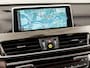 BMW X1 sDrive20i High Executive 192Pk Automaat (GROOT NAVI, HEAD-UP DISPLAY, LEDER, TREKHAAK, STOELVERWARMING, TREKHAAK, SPORTSTOELEN, SFEERVERLICHTING, CAMERA, NIEUWSTAAT)
