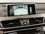 BMW X1 sDrive20i High Executive 192Pk Automaat (GROOT NAVI, HEAD-UP DISPLAY, LEDER, TREKHAAK, STOELVERWARMING, TREKHAAK, SPORTSTOELEN, SFEERVERLICHTING, CAMERA, NIEUWSTAAT)