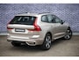 Volvo XC60 2.0 T6 Plug-in hybrid AWD Plus Dark | 360 Camera | Schuif-/Kanteldak | Stoel-/Stuurverwarming | Adaptieve Cruise Control | Trekhaak |