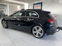 Mercedes-Benz A-klasse 220 Launch Edition Premium Panoramadak / Leer / Trekhaak /19 inch velgen / sfeerverlichting