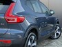 Volvo XC40 2.0 B4 Plus Dark Adaptieve Cruise Control / BLIS / Eekr. stoelverstelling / Stoel-,stuur-. voorruit verw. / park assist camera / Trekhaak / Harman Kardon Audio / Keyless drive