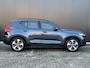 Volvo XC40 2.0 B4 Plus Dark Adaptieve Cruise Control / BLIS / Eekr. stoelverstelling / Stoel-,stuur-. voorruit verw. / park assist camera / Trekhaak / Harman Kardon Audio / Keyless drive