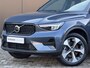 Volvo XC40 2.0 B4 Plus Dark Adaptieve Cruise Control / BLIS / Eekr. stoelverstelling / Stoel-,stuur-. voorruit verw. / park assist camera / Trekhaak / Harman Kardon Audio / Keyless drive