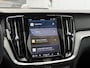 Volvo V60 T8 Plug-in hybrid AWD AUT8 455PK Ultimate Dark | Bowers & Wilkins audio | Geventileerde voorstoelen met massagefunctie | Verwarmde voorstoelen & Stuurwiel | 19" Lichtmetalen velgen | Panoramadak | Adaptieve Cruise Control | BLIS Doedehoekdetectie