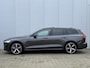 Volvo V60 T8 Plug-in hybrid AWD AUT8 455PK Ultimate Dark | Bowers & Wilkins audio | Geventileerde voorstoelen met massagefunctie | Verwarmde voorstoelen & Stuurwiel | 19" Lichtmetalen velgen | Panoramadak | Adaptieve Cruise Control | BLIS Doedehoekdetectie